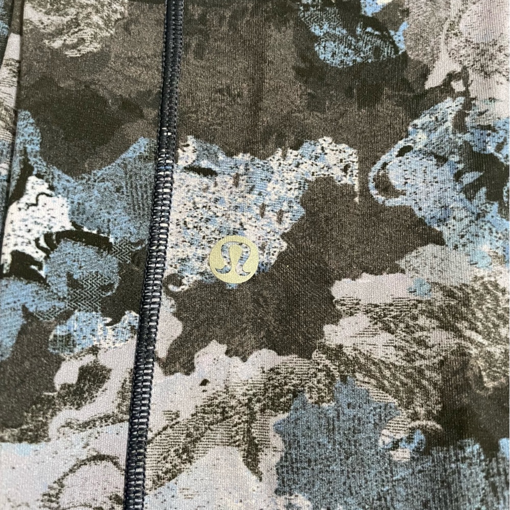 Lululemon Speed Up Tight Full On Luxtreme 28”Screen Camo Multi Leggings size 4 - Picture 4 of 4